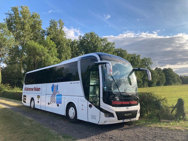 Hillebrenner Reisen Bus Ruhrgebiet Frontansicht